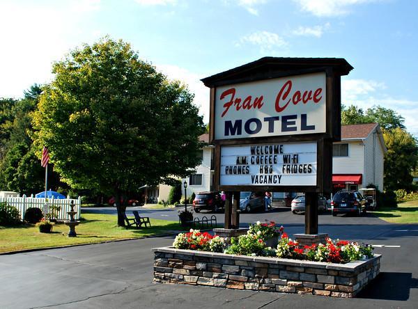 Fran Cove Motel Lake George Exterior photo